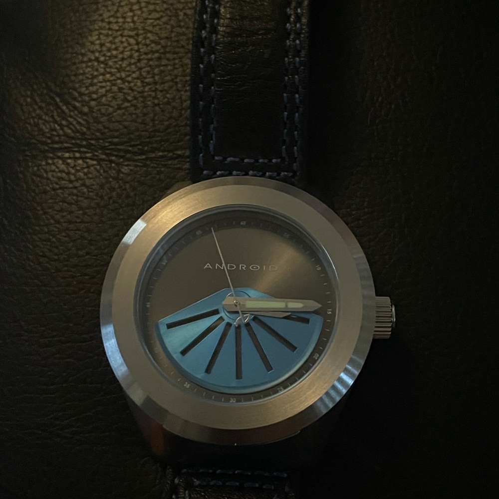 Android Rare Automatic Rotator Spinner Leather Me… - image 3